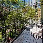 My City Apartment- Vienna Jungle Room